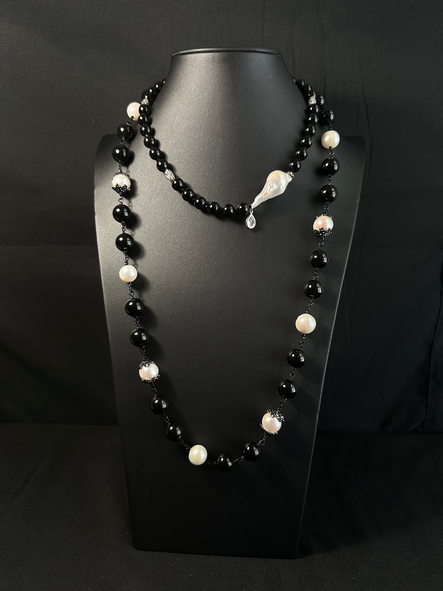Nocturna Blanca Necklace