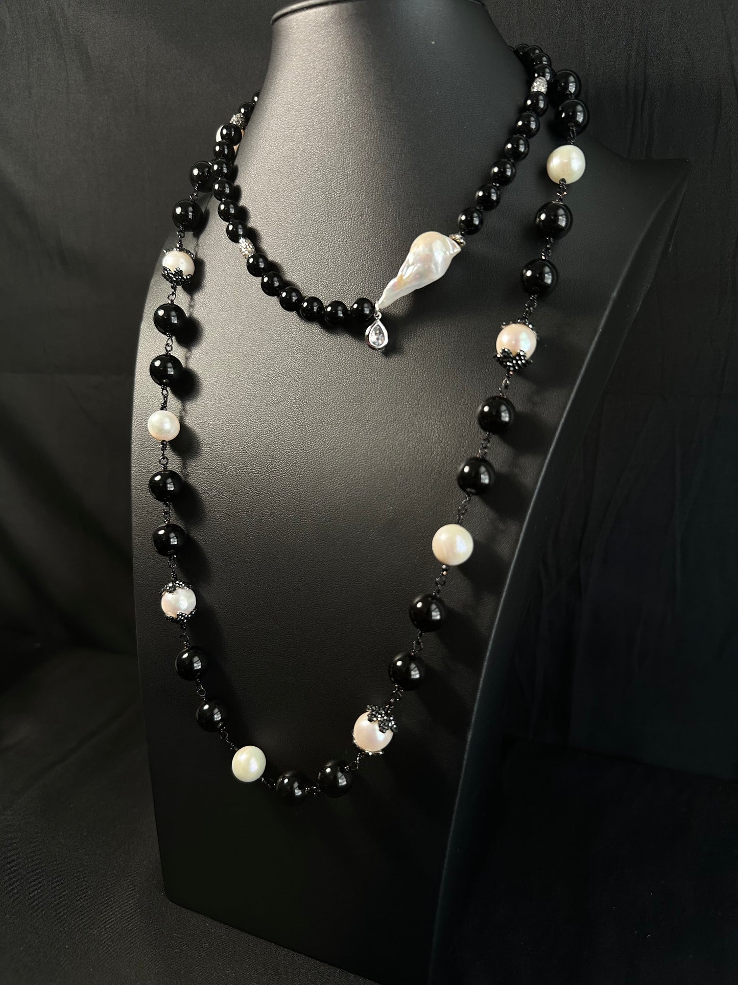 Nocturna Blanca Necklace